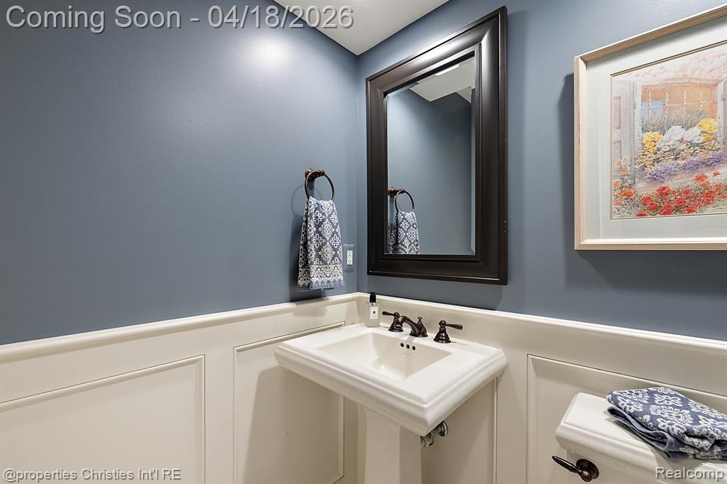 3648 Halla Lane, Bloomfield Hills, MI 48301 — Photo 32