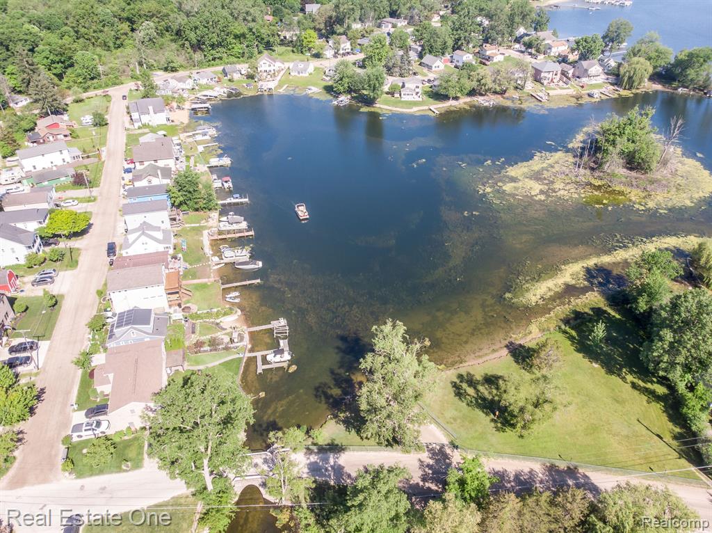 8831 Lagoon Drive, Brighton, MI 48116 — Photo 35