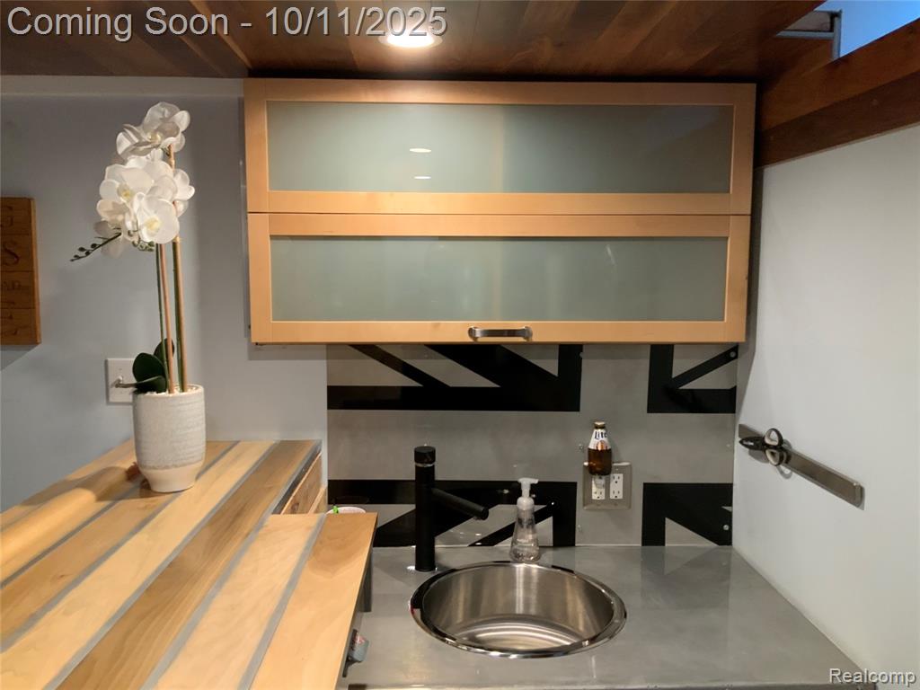 9130 E Bassett Court, Livonia, MI 48150 — Photo 63