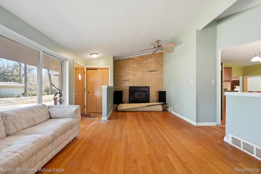 52433 Ihla Street, Utica, MI 48316 — Photo 4