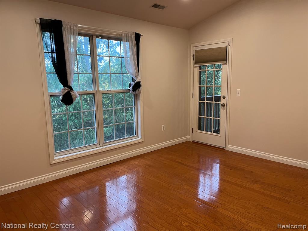 28071 CARLTON WAY Drive, Novi, MI 48377 — Photo 25
