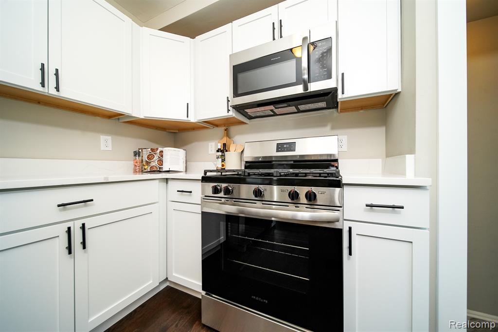23610 Morton Street, Oak Park, MI 48237 — Photo 27