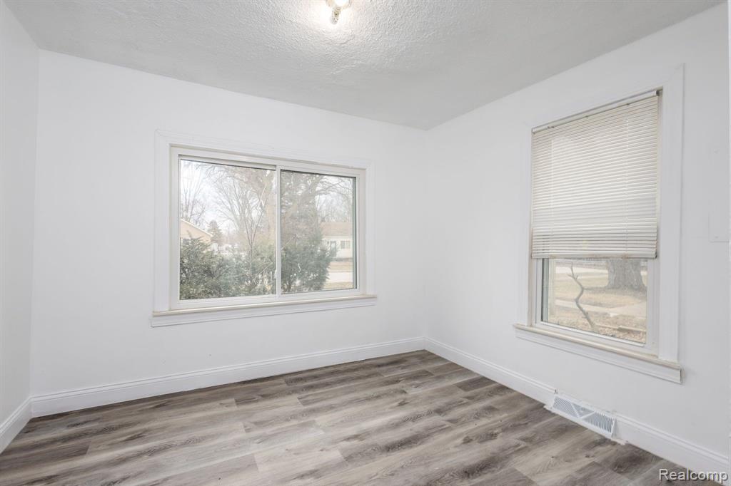 7881 NIGHTINGALE Street, Dearborn Heights, MI 48127 — Photo 10