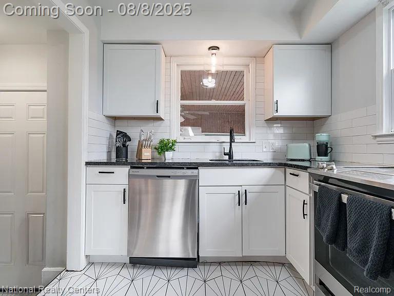 4727 Olivia Avenue, Royal Oak, MI 48073 — Photo 5