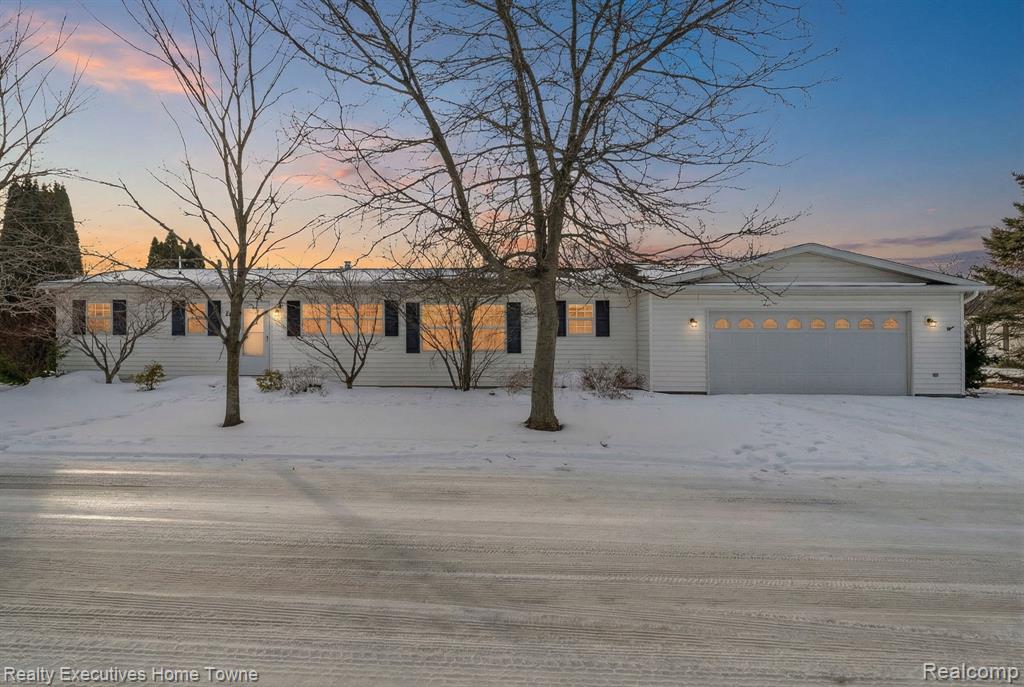 3211 Keewahdin #124, Fort Gratiot, MI 48059 — front exterior