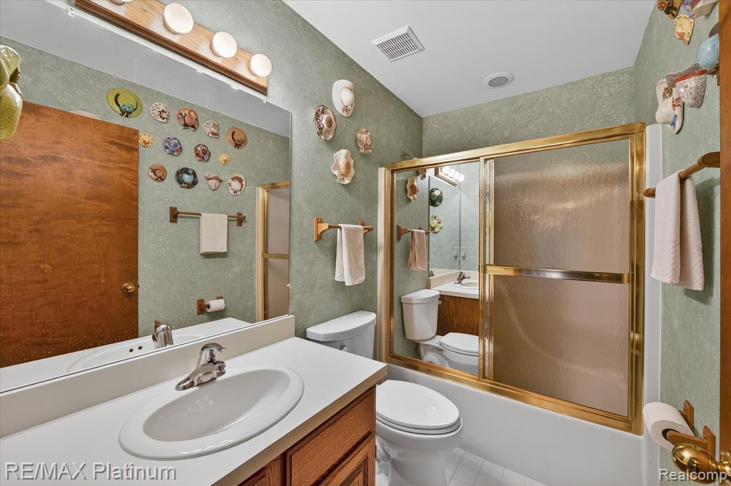 10696 Parker Court, South Lyon, MI 48178 — Photo 16