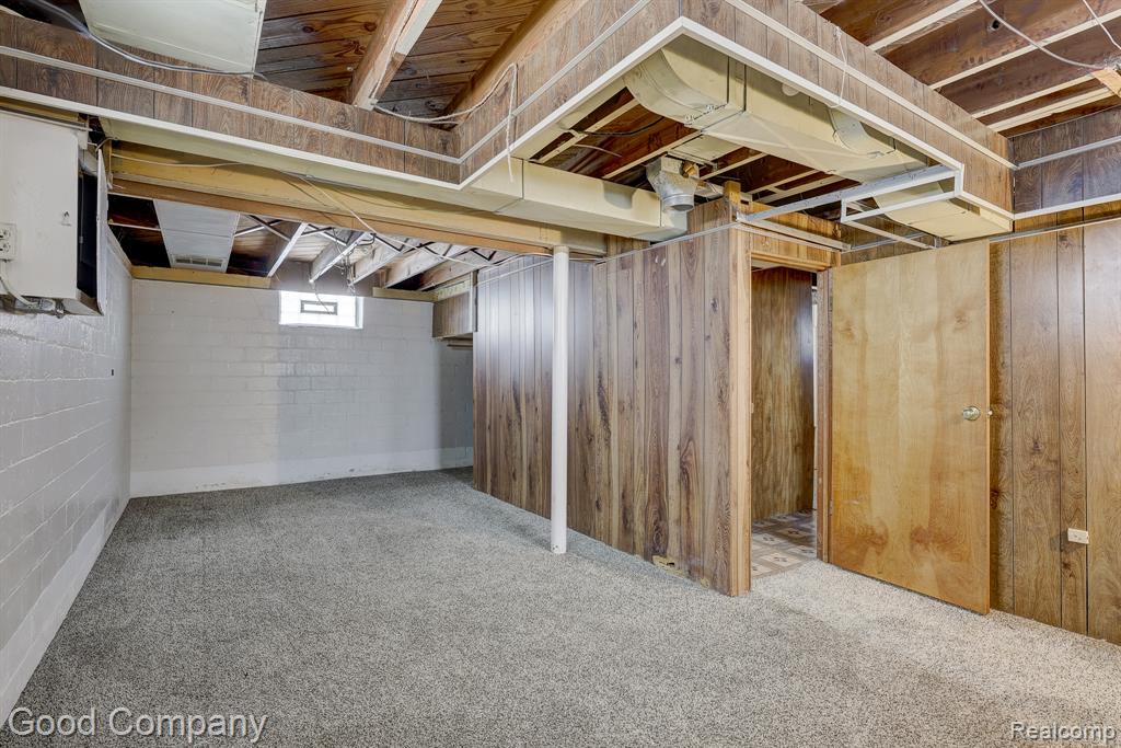 8460 Kenberton Drive, Oak Park, MI 48237 — Photo 35