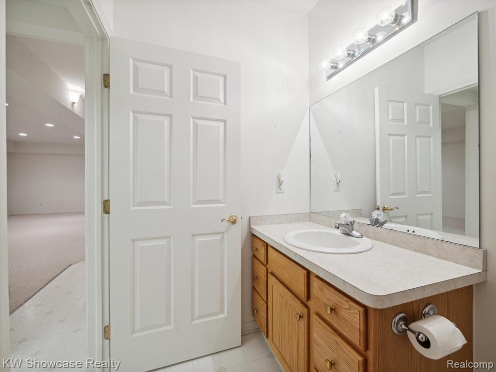 61011 EVERGREEN, South Lyon, MI 48178 — Photo 40