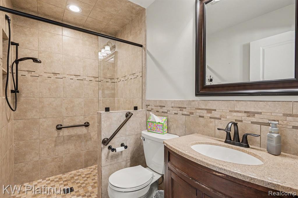 49750 Nautical Drive, New Baltimore, MI 48047 — Photo 17