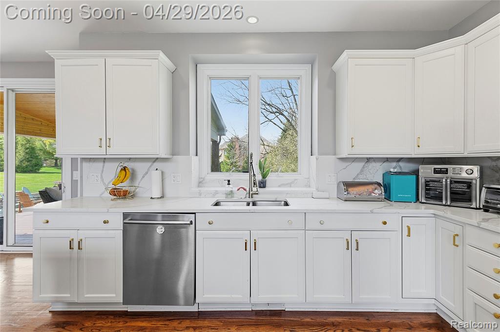 1920 Vinsetta Court, Rochester, MI 48306 — Photo 15