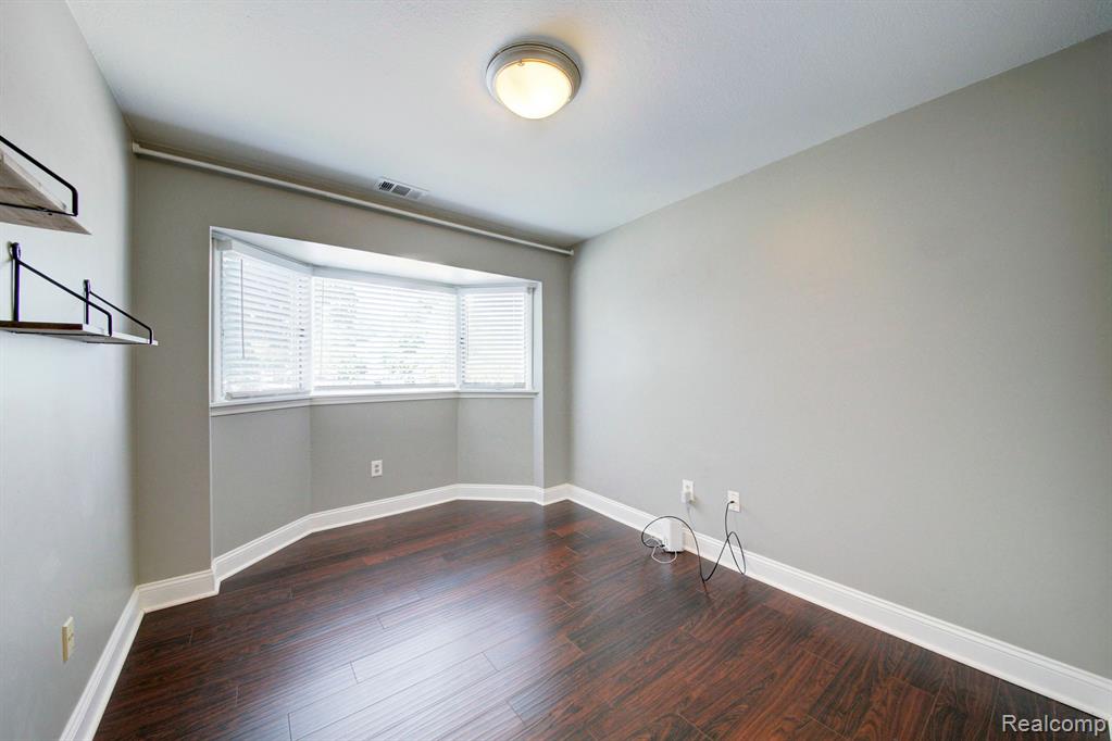 252 PINEWOOD Drive, Plymouth, MI 48170 — Photo 16