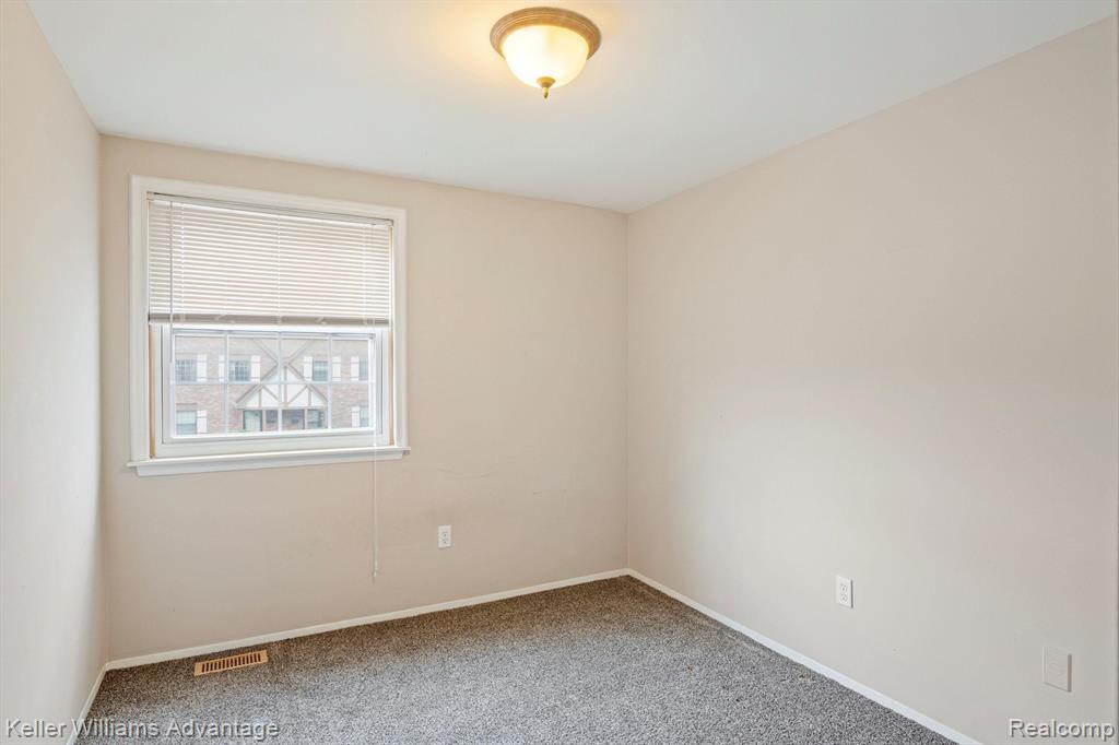 28663 LOWELL N, Southfield, MI 48076 — Photo 17