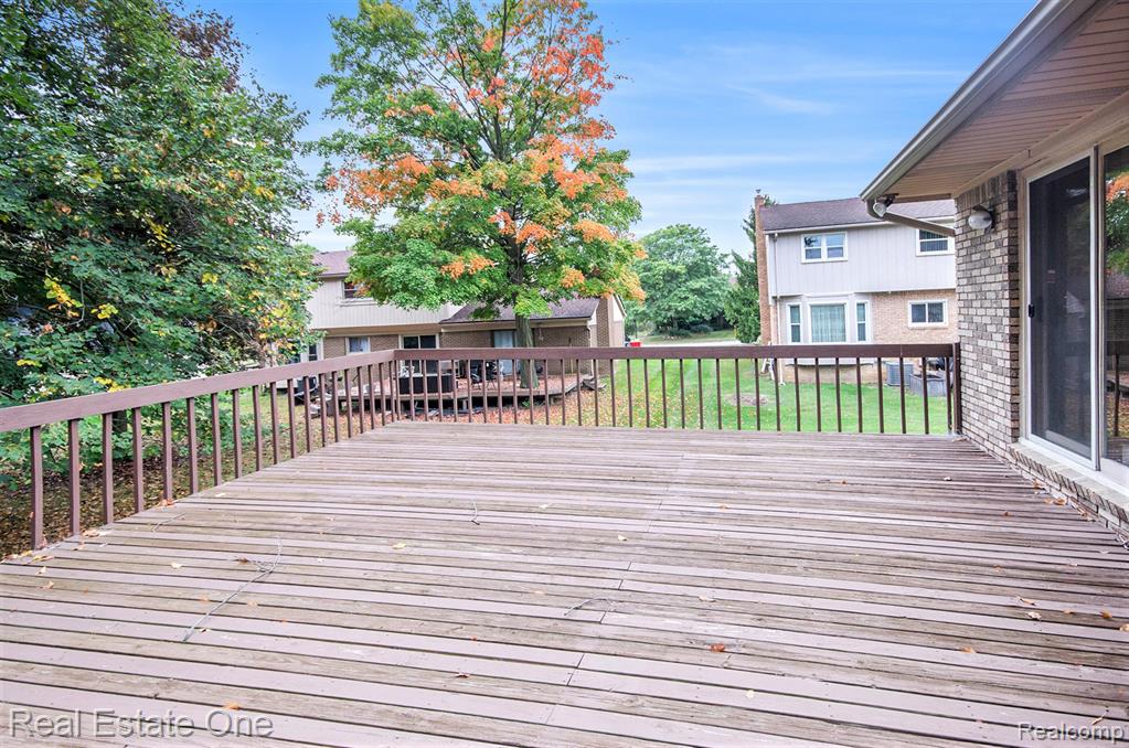 6281 Quaker Hill Drive, West Bloomfield, MI — Photo 29