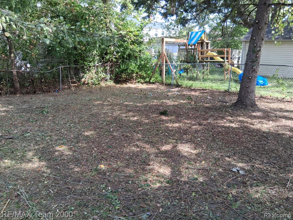 5228 Hillcrest Street, Detroit, MI 48236 — Photo 33