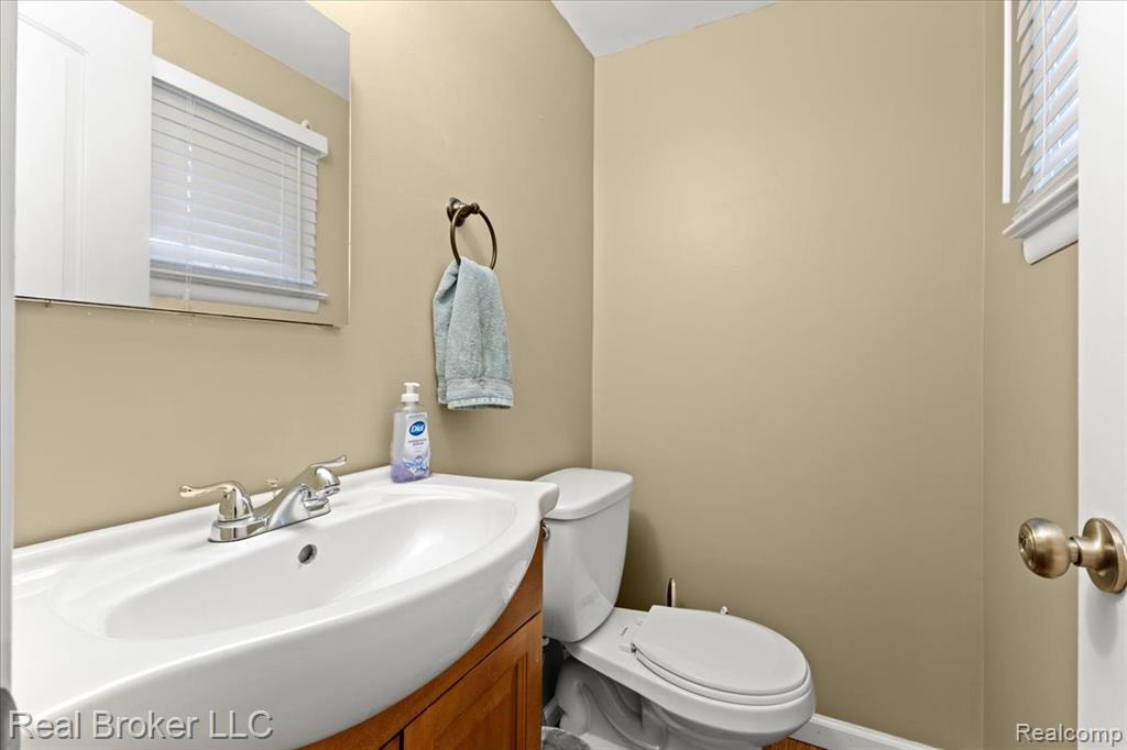 52048 Brentwood Drive, Shelby Twp, MI 48316 — Photo 37