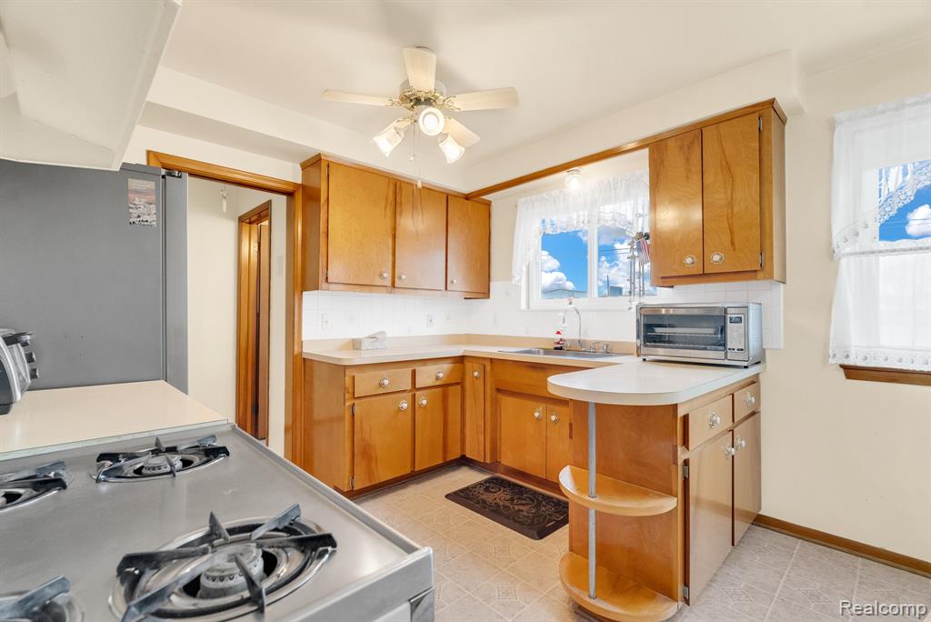 8331 Stanley Drive, Warren, MI 48093 — Photo 13