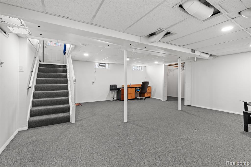 8938 Hugh Street, Livonia, MI 48150 — Photo 16