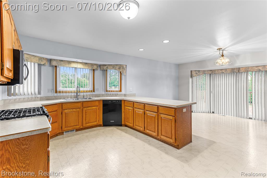 53725 ARABIAN Trail, Macomb, MI 48042 — Photo 11