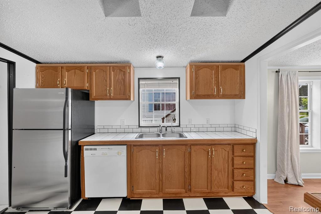 11595 Clearwater Drive, Fenton, MI 48430 — Photo 19