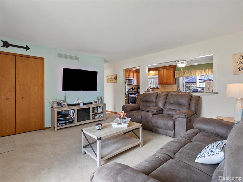 41845 EHRKE Drive, Clinton Twp, MI 48038 — Photo 17