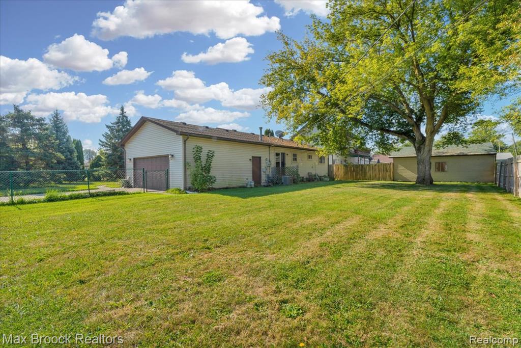 47685 Jefferson Avenue, Chesterfield, MI 48047 — Photo 21