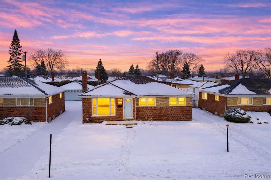 8373 McKinley, Center Line, MI 48015 — front exterior