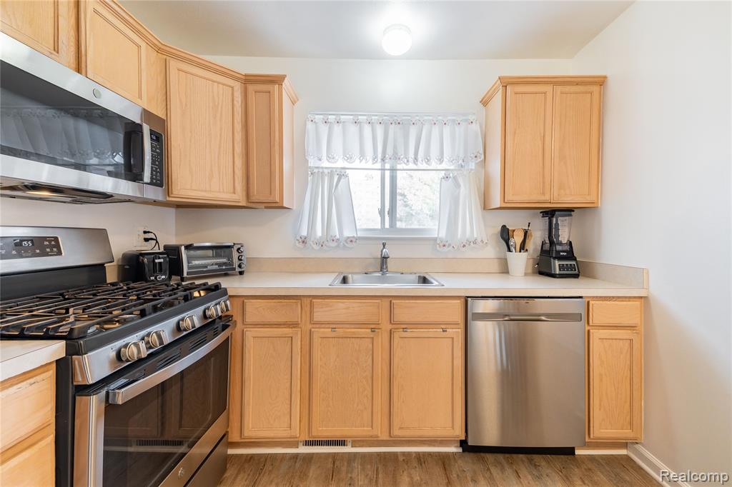 1954 E Franklin Drive, Canton, MI 48187 — Photo 5