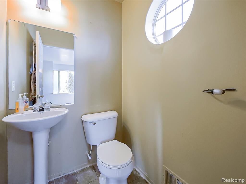 729 W Margaret Lane, Pontiac, MI 48341 — Photo 5