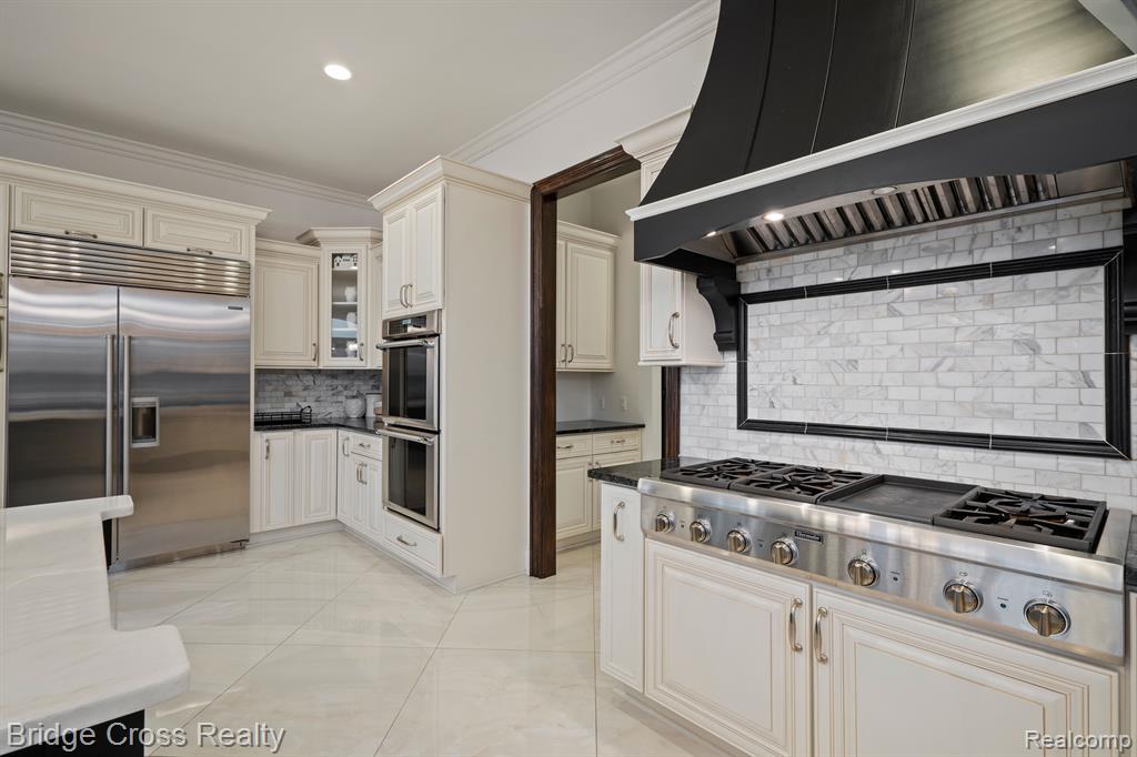 5820 LAKEVIEW Avenue, Orchard Lake Village, MI 48323 — Photo 28