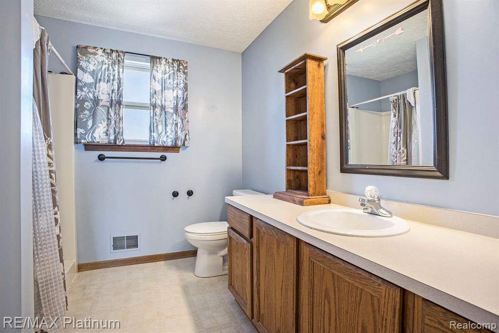 7819 Summer Breeze Trail, Howell, MI 48843 — Photo 10