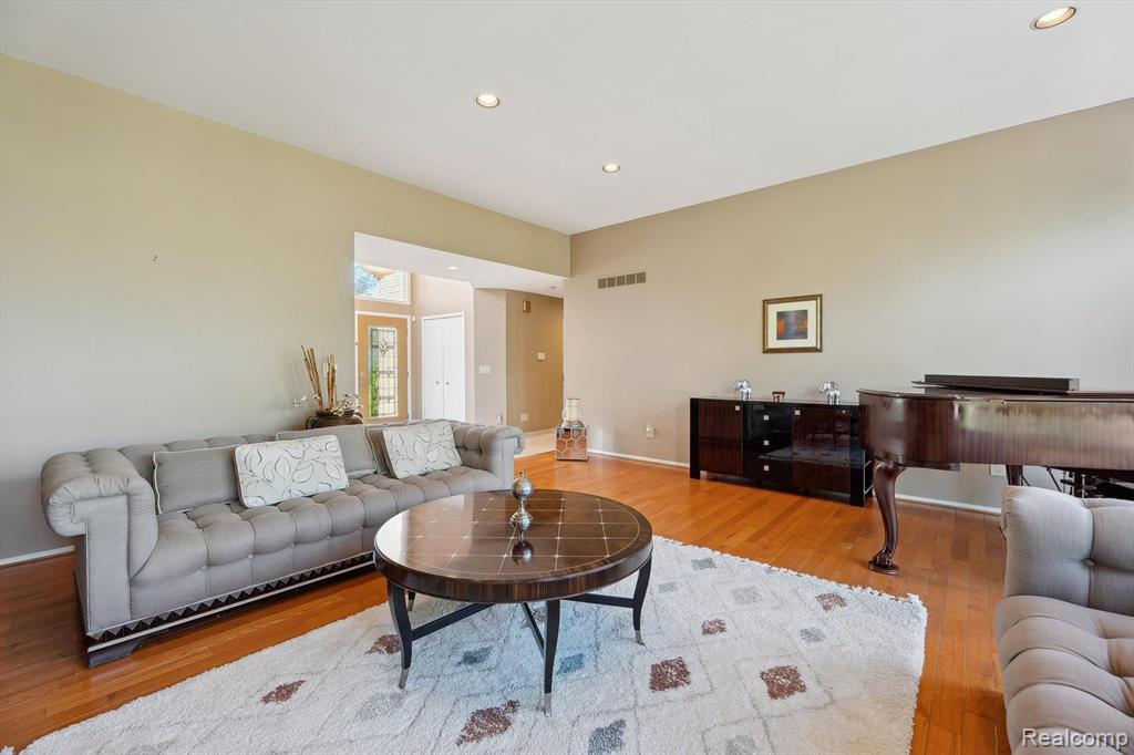 7039 Timberview Trail, West Bloomfield, MI — Photo 16