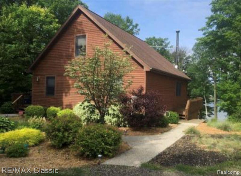 5091 W Kinney Road, Ludington, MI 49431 — front exterior