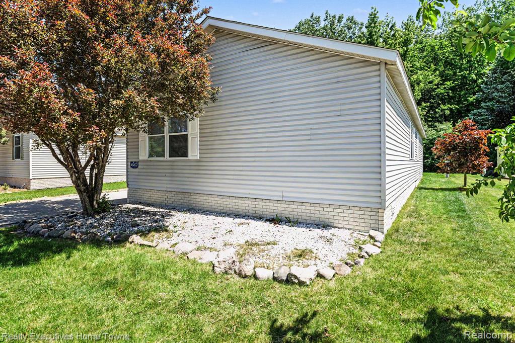 45822 Bonaventure Dr, Macomb, MI 48044 — Photo 25
