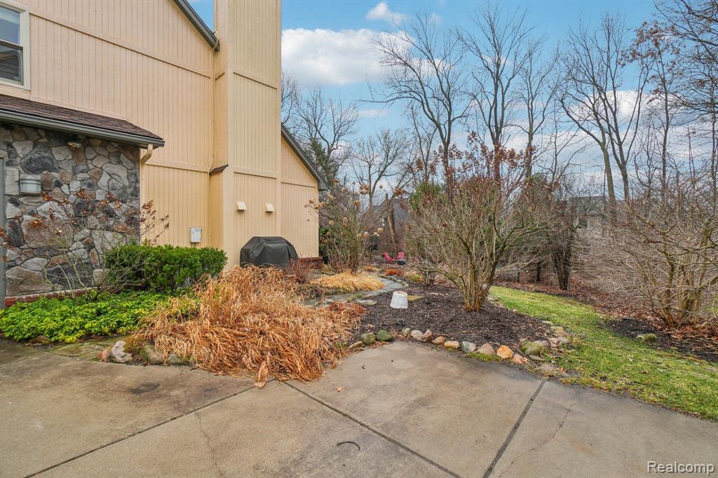 6847 HUBBARD Circle, Clarkston, MI 48348 — Photo 40