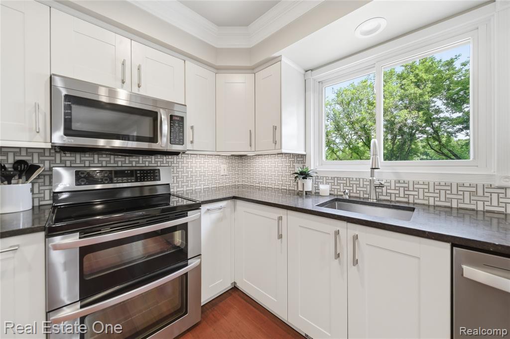 219 Briarwood Drive, Highland, MI — Photo 16