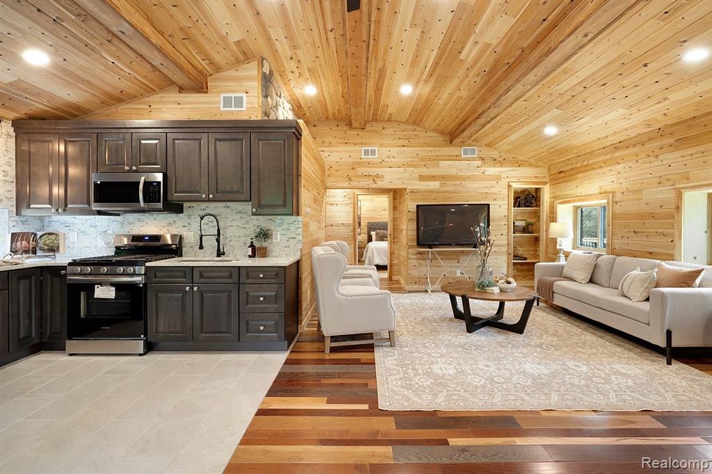 8760 HYNE Road, Brighton, MI 48114 — Photo 6