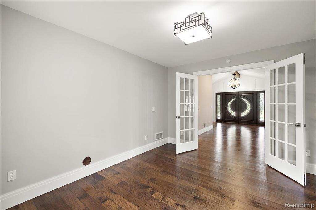 5741 Snowshoe Circle, Bloomfield Hills, MI 48301 — Photo 32