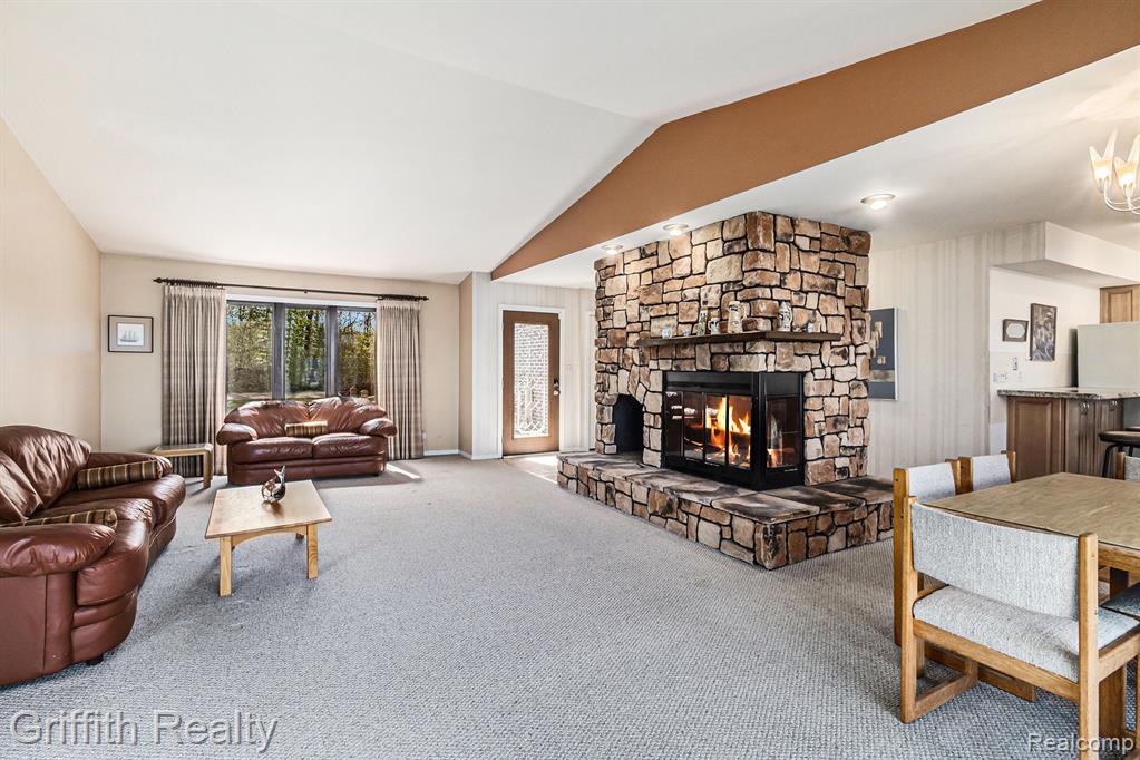 8570 Riverside Drive, Brighton, MI 48116 — Photo 10