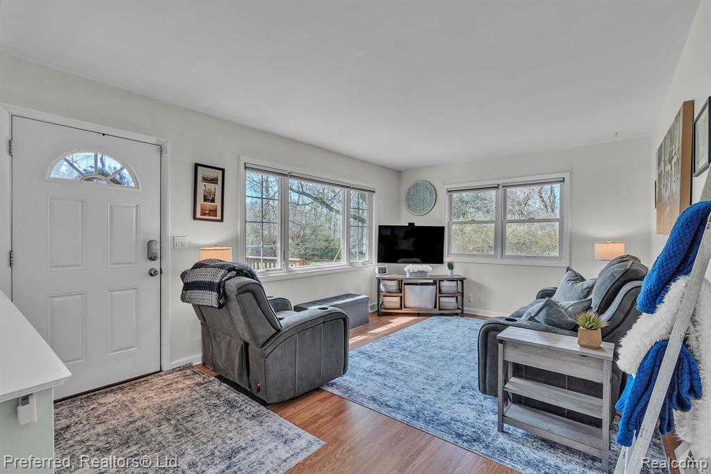 9514 CORNELL Avenue, Clarkston, MI 48348 — Photo 8