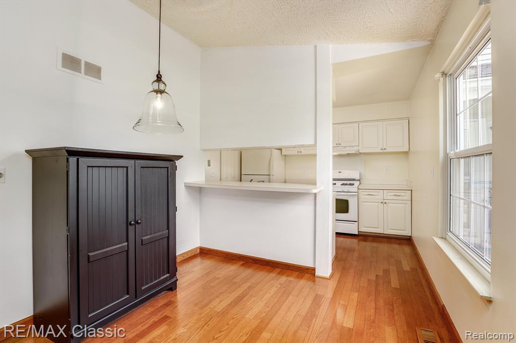 41716 ONAWAY Drive, Northville, MI 48167 — Photo 8