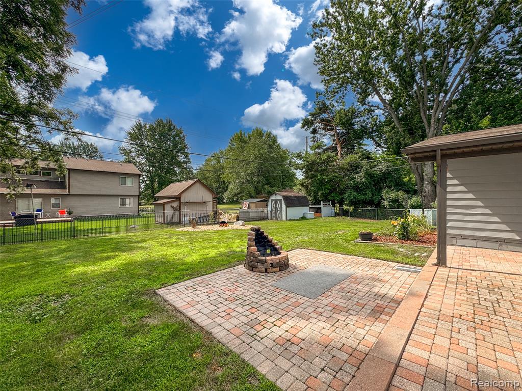 545 Woodbridge Circle, Waterford, MI 48327 — Photo 26