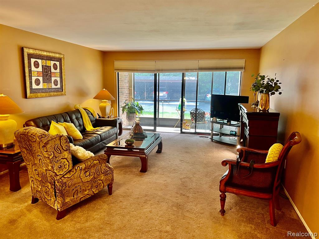 29577 PINE RIDGE Circle, Farmington Hills, MI 48331 — Photo 6