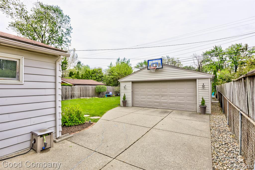 576 LANGLEY Boulevard, Clawson, MI — Photo 34