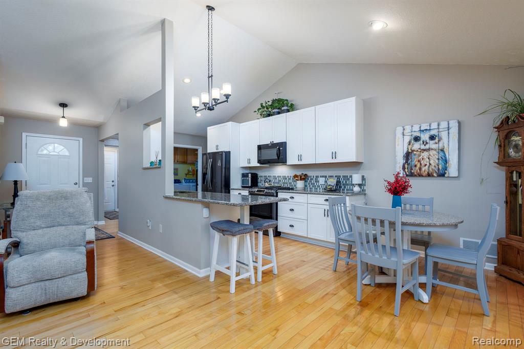 925 Sarah Road, Pinckney, MI 48169 — Photo 8