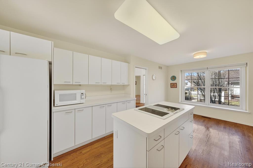 7307 Danbury Drive, West Bloomfield, MI — Photo 17