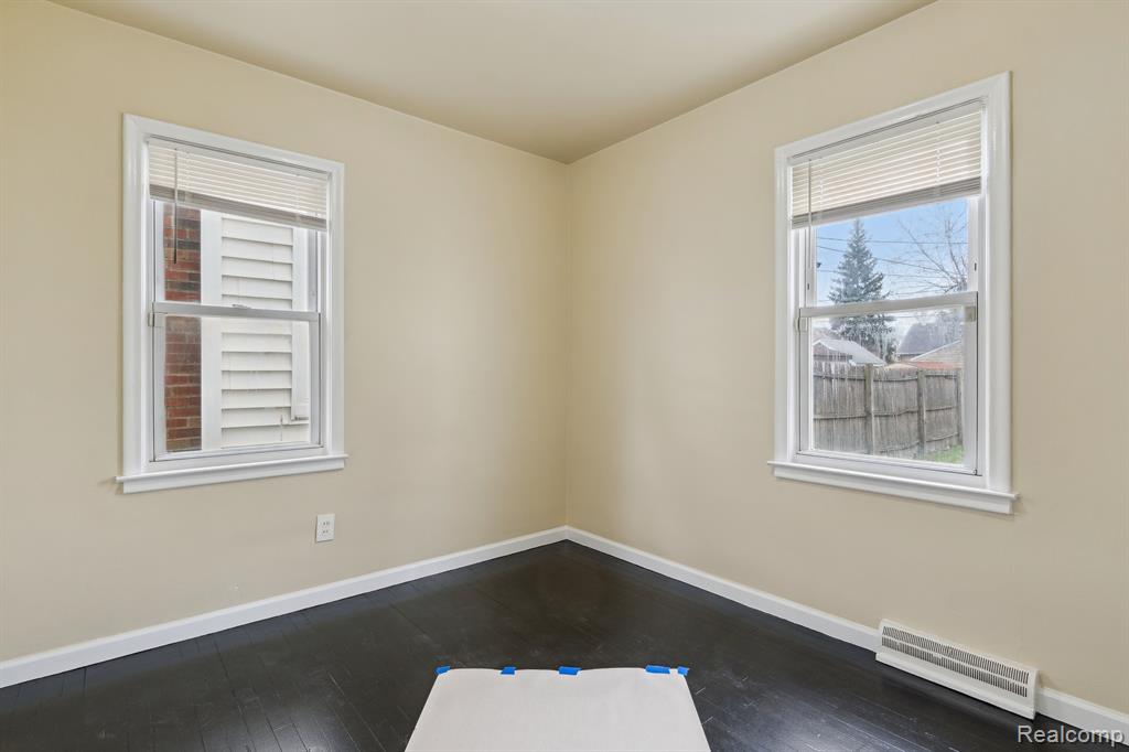 8468 LOZIER Avenue, Warren, MI 48089 — Photo 14