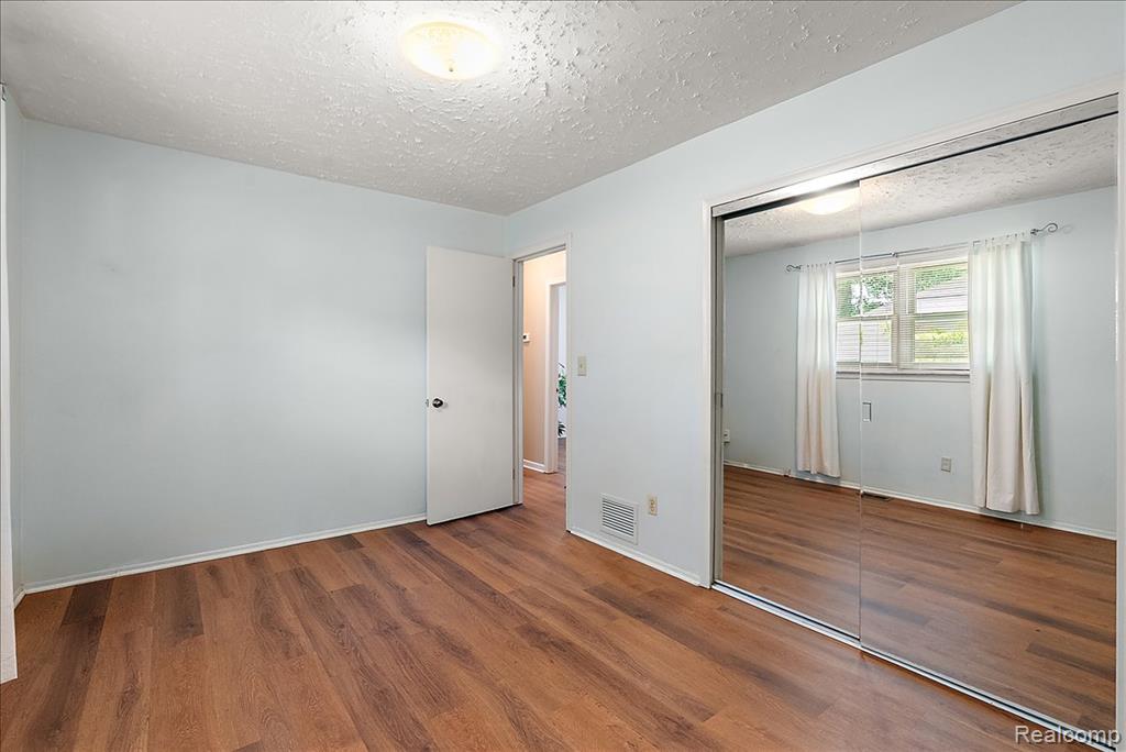 5242 Mansfield Avenue, Sterling Heights, MI 48310 — Photo 19