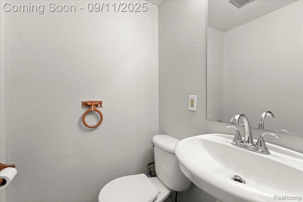 24851 Auburn Lane, Southfield, MI 48033 — Photo 17