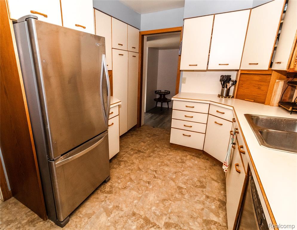30 Brown Court, Midland, MI 48640 — Photo 5