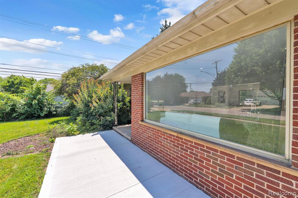 26327 Woodworth Circle, Dearborn Heights, MI 48127 — Photo 39